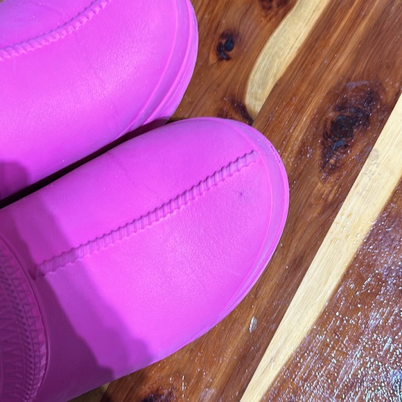 Ugg Tazman Waterproof Clog Slippers - Picture 3 of 5